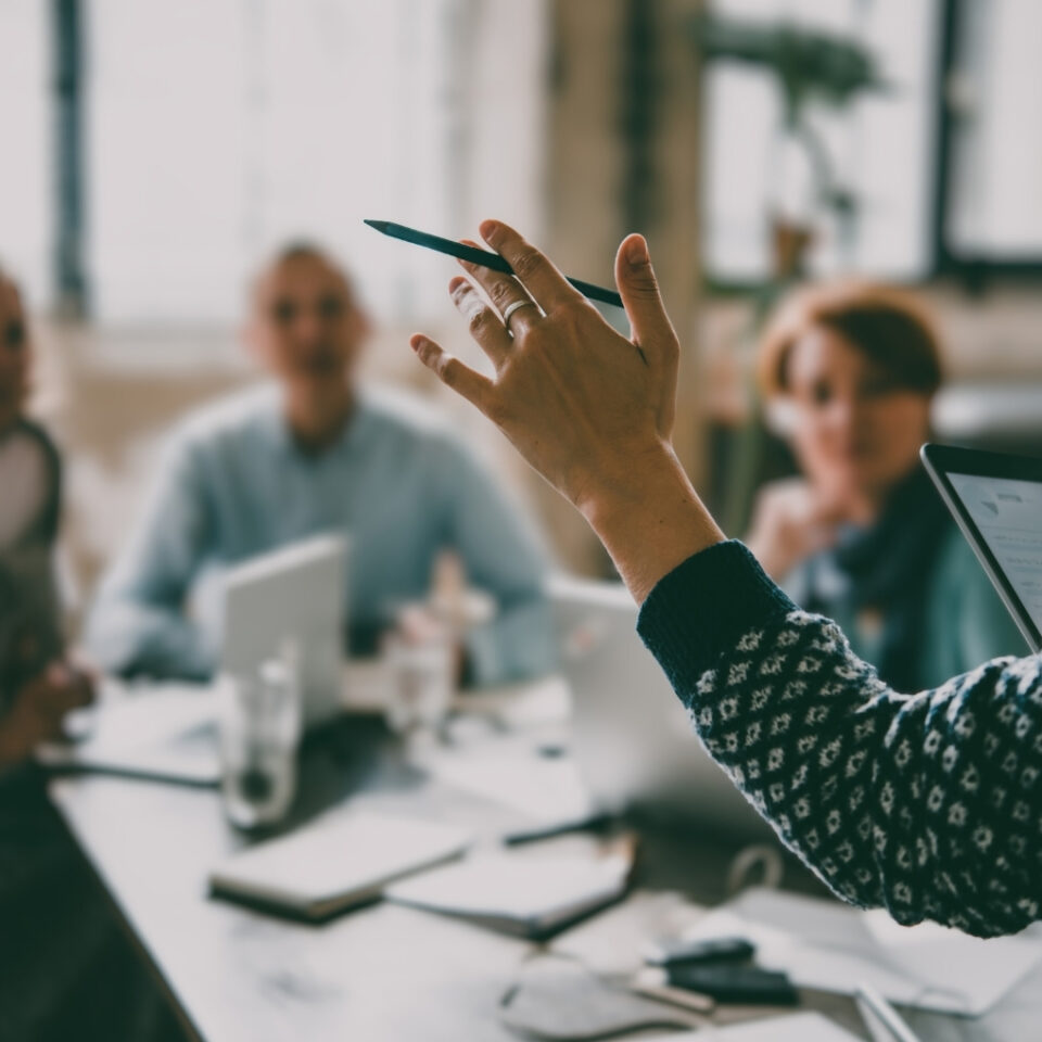 Animation d'un atelier de design sprint. Article de blogue - Innover pour accueillir et intégrer les personnes immigrantes | Marie-Andrée Roy, Services conseil et Design Thinking